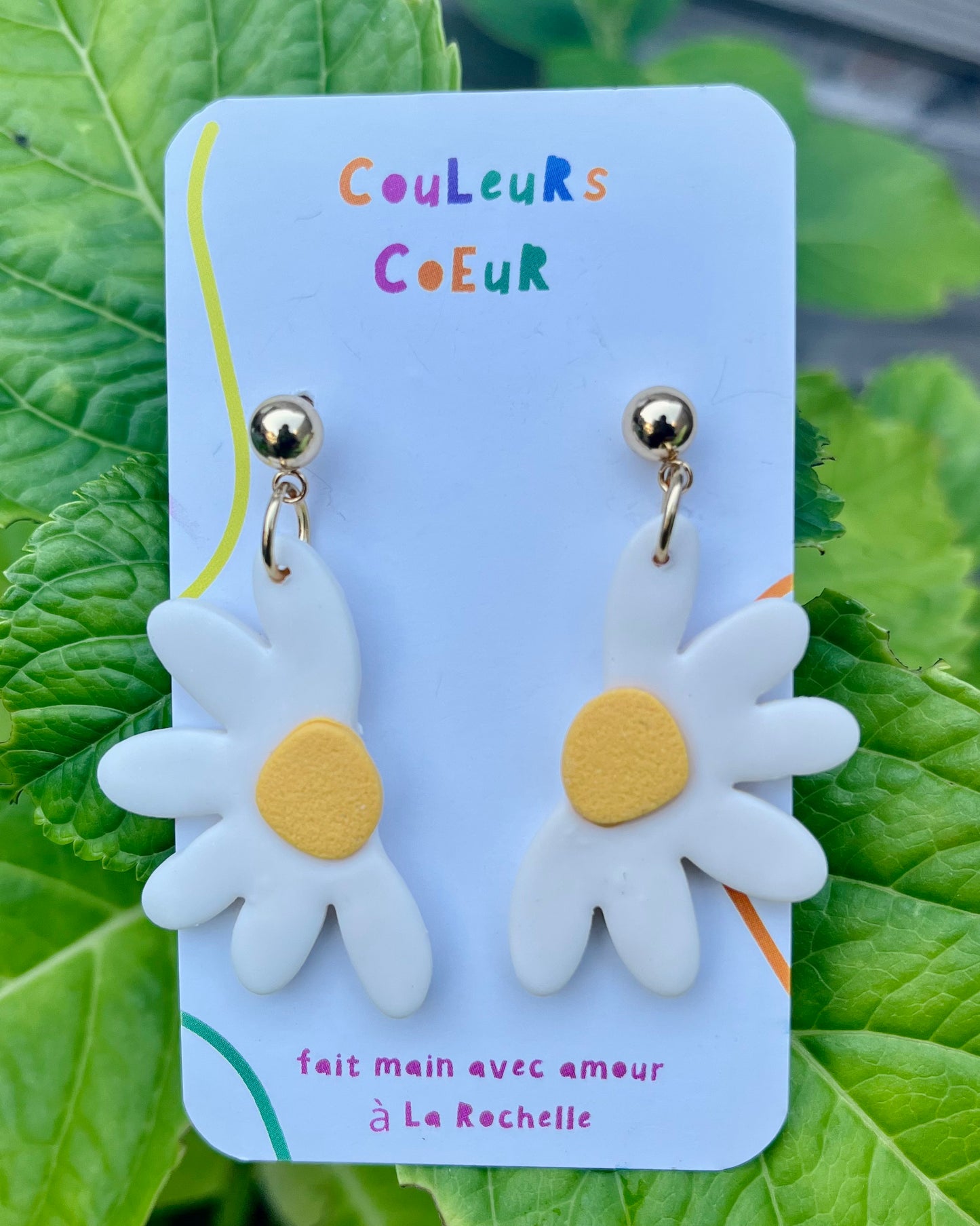 Boucles d'oreilles Ostara, Demi Marguerite Blanche