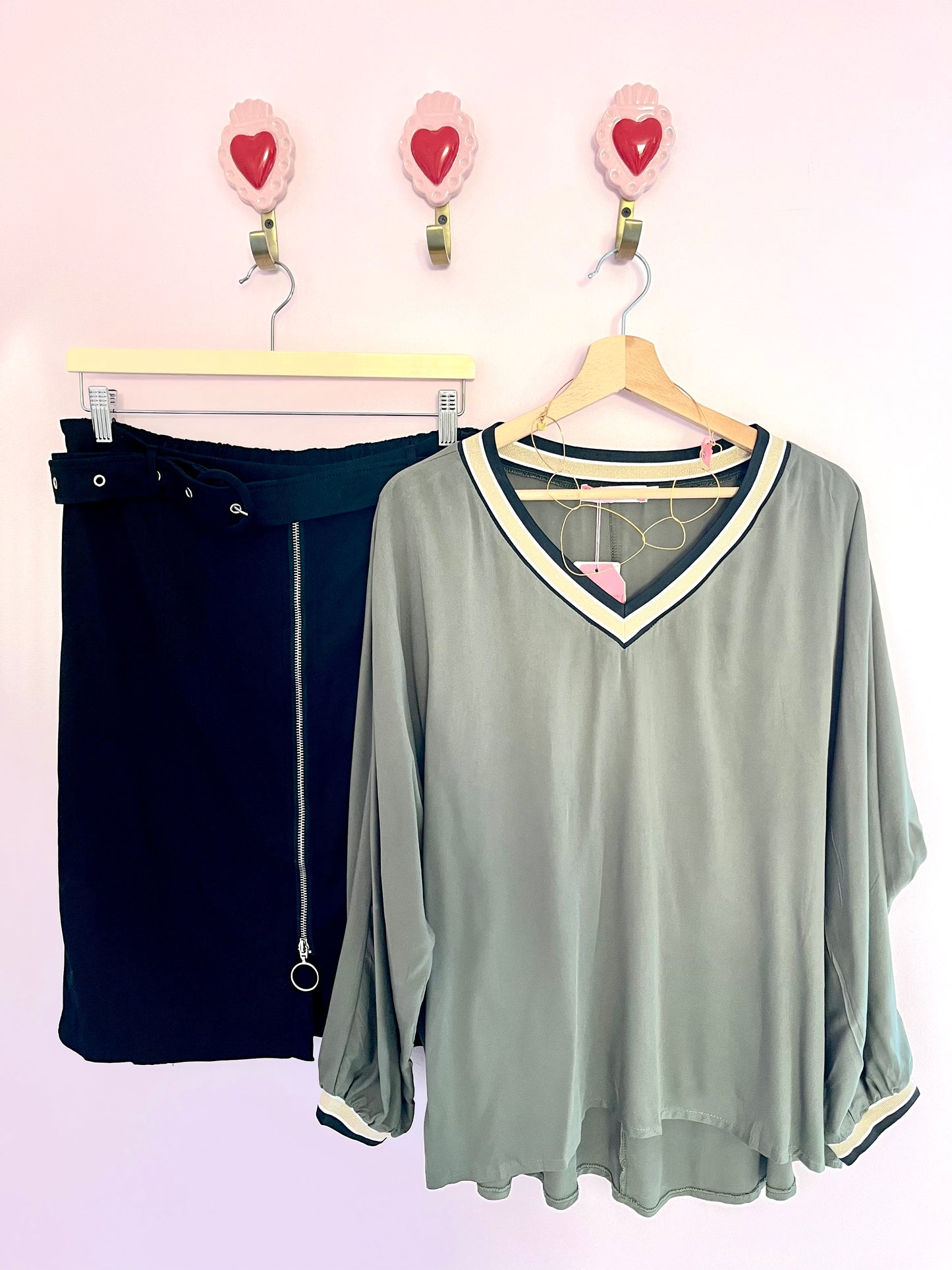 Gold collar, long sleeve top