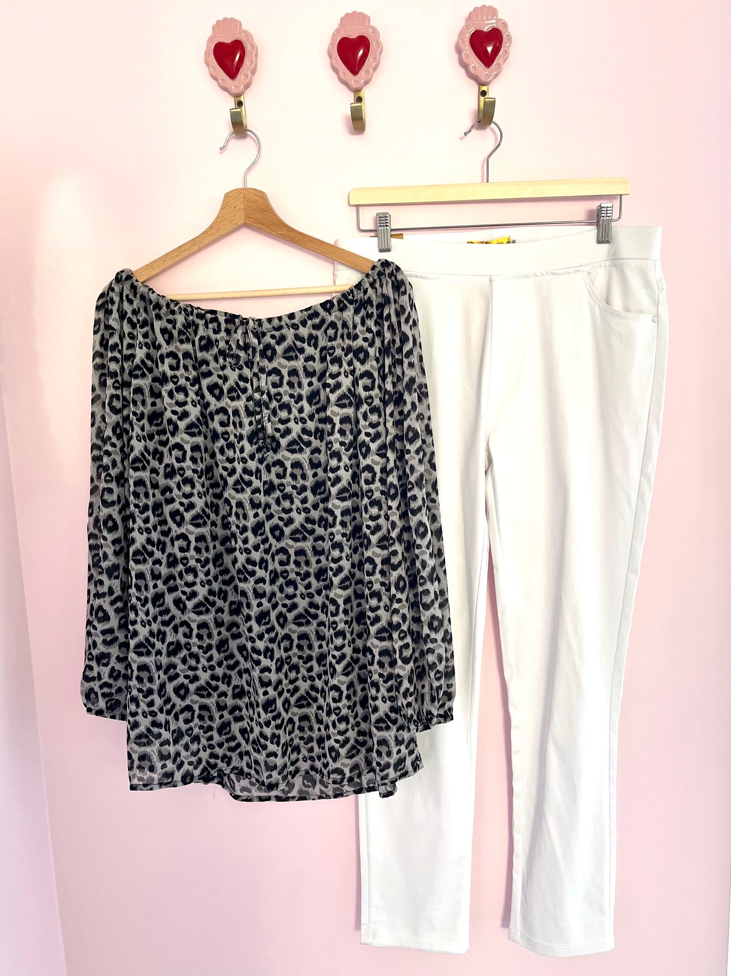 Straight leg elasticated trousers (white or navy)