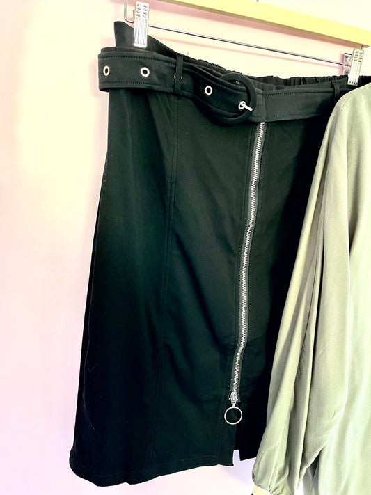 Jupe Noire Zippée avec Ceinture