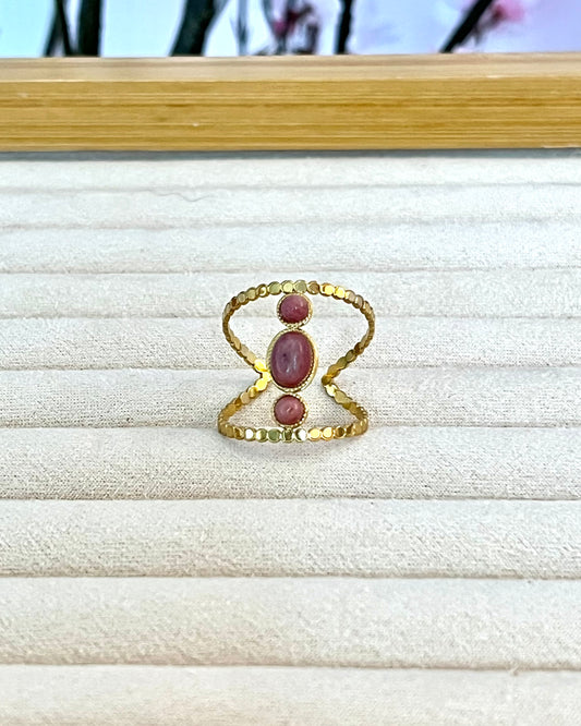 magnifique bague élégante et affirmée plaqué or ornée de 3 pierres de rhodocrosite, la pierre naturelle de l'amour de soi; taille ajustable; boutique plus size