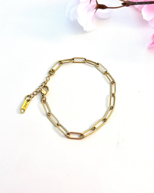 On fait ressortir otre côté brut avec cette chaîne à gros maillons, qui impose notre syle