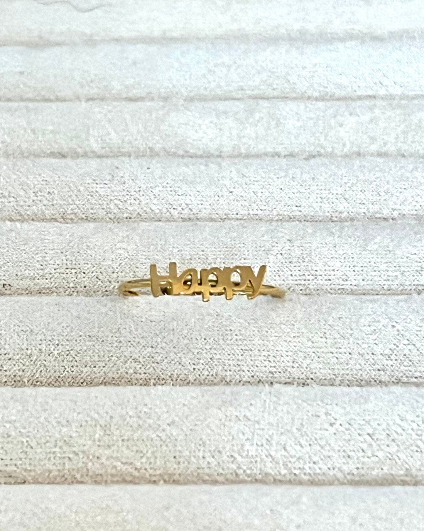 Montre ton bonheur au monde entier avec cette bague!
Ajustable pour aller à tout le monde