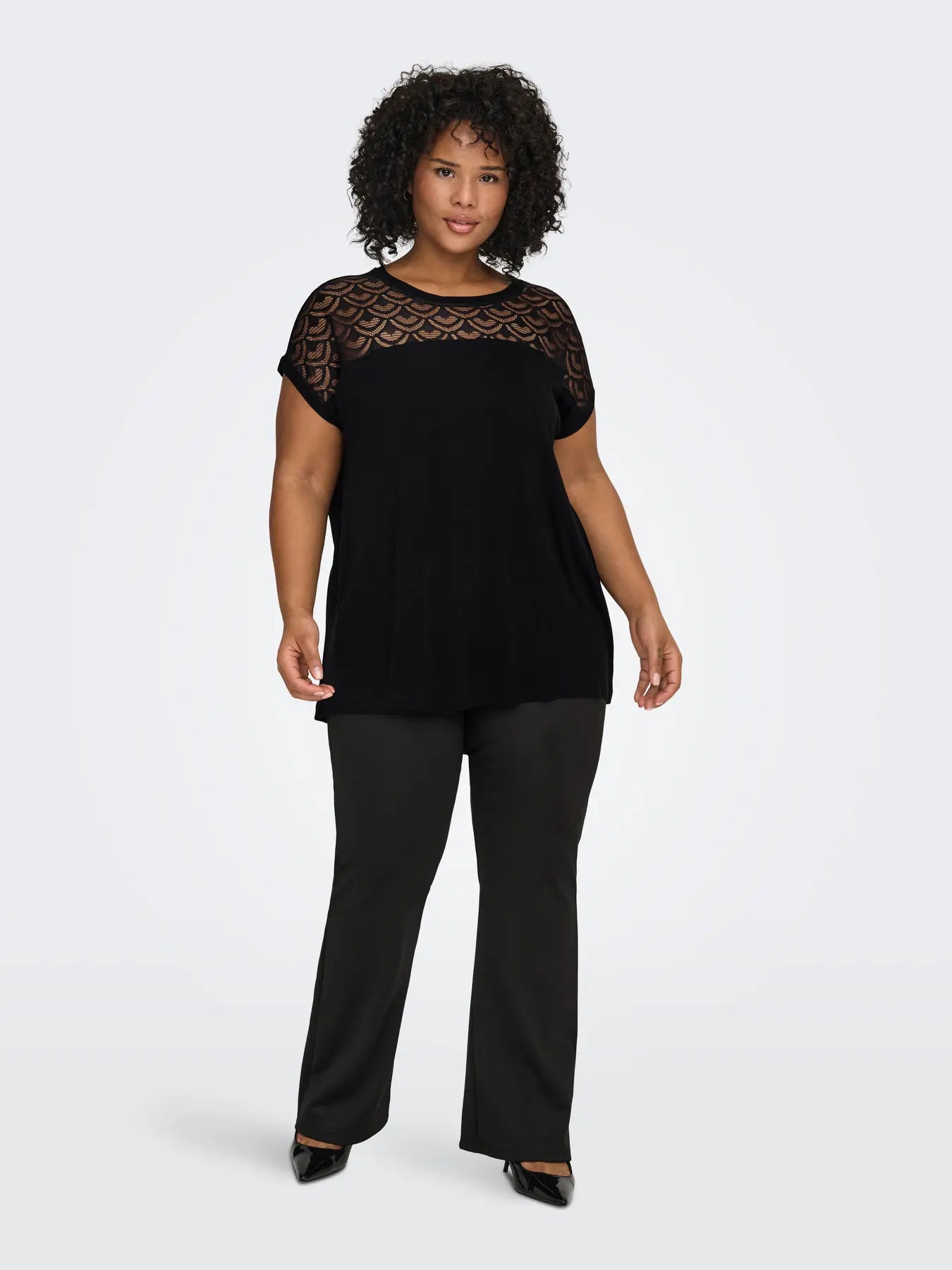 Blouse noire détail dentelle