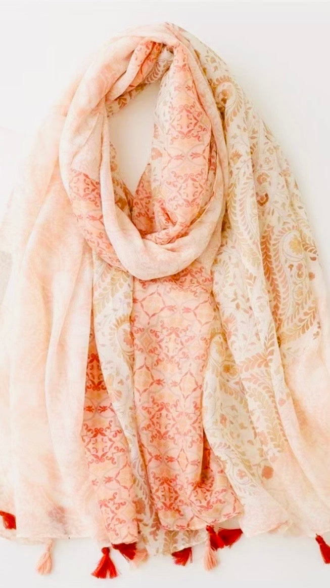 Foulard tendre à pompons